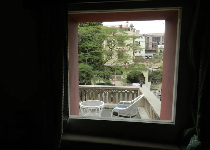 Hotel Arya Niwas